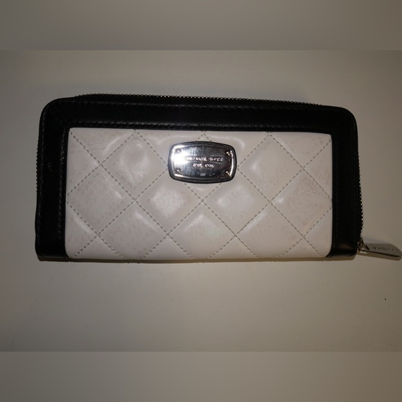 Michael Kors - Picture 1 of 4